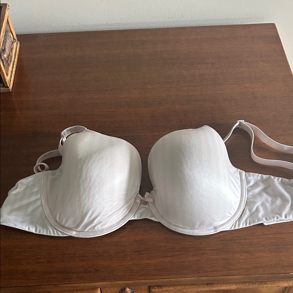Victoria's Secret Light Pink Underwire Bra